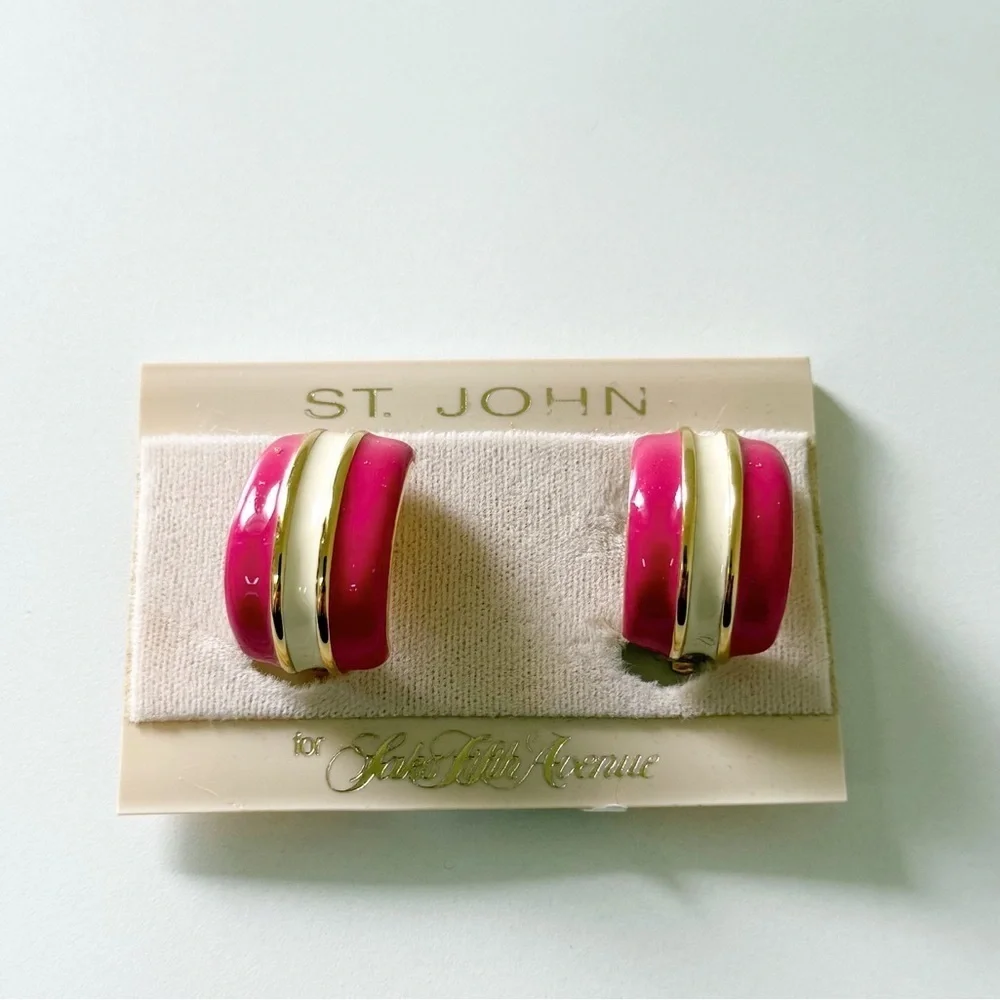 St. John chic clip